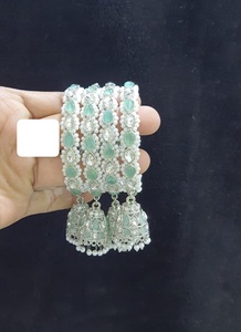 Bracelets Kundan Latkan fabriqués à la main Bracelets indiens élégants pour la fête et les fêtes du fournisseur indien - Product Image 6