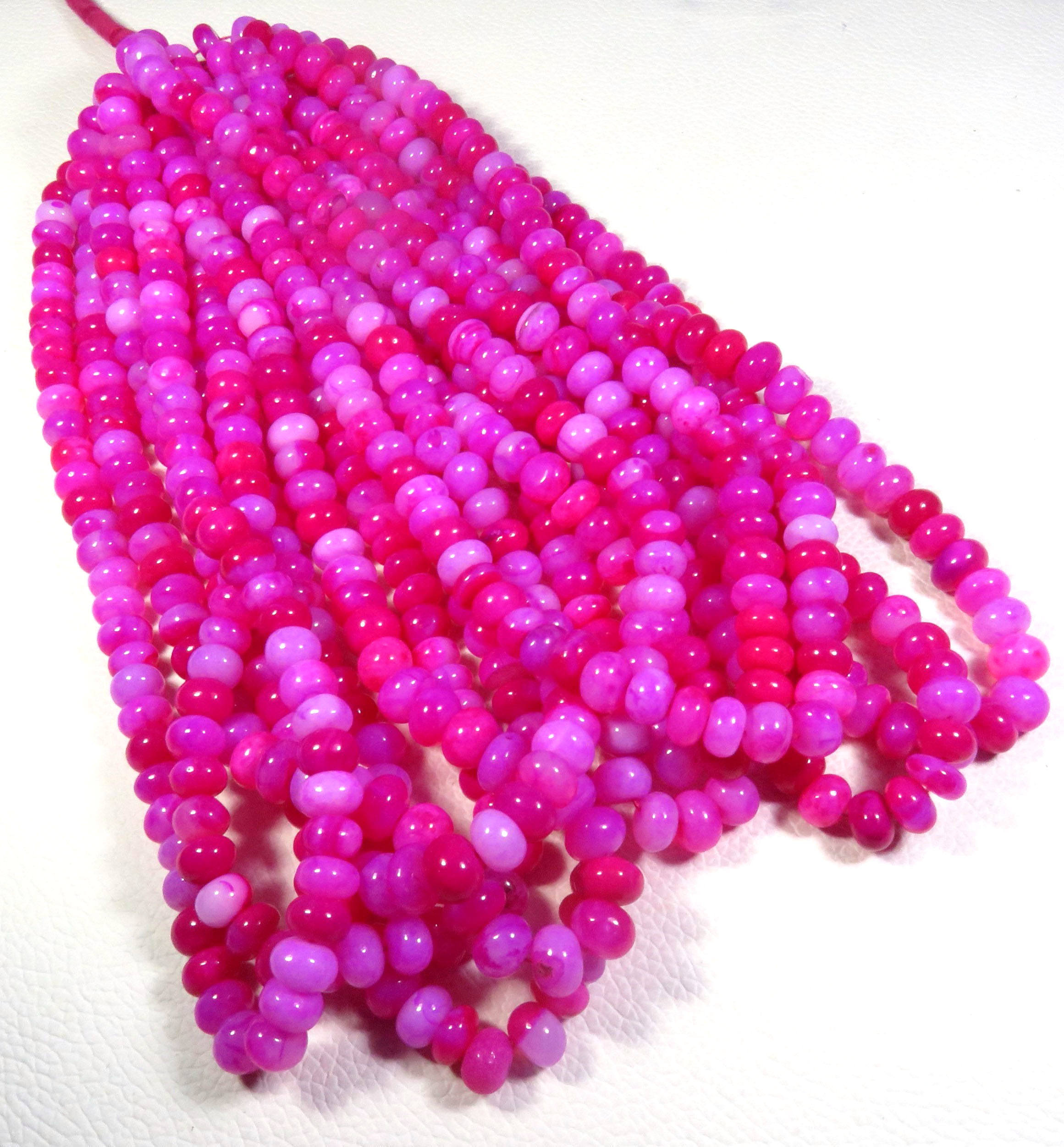 ราชินีสีชมพูร้อน