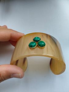 Brazalete de Cuerno de Búfalo Natural Pulido y Ecológico con Incrustaciones de Piedras Preciosas Coloridas, Brazalete Étnico Boho, Joyería Hecha a Mano para Mujer HF - Product Image 6