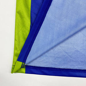 Ensemble de maillots de basket-ball et de football en tissu respirant de gros avec nom et numéro personnalisés OEM disponibles - Product Image 5