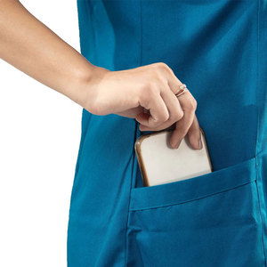 Ensemble de Blouse et Pantalon Médical Femme Haute Qualité, Faible MOQ, Manches Courtes, Fermeture Latérale à Boutons, Respirant, Séchage Rapide, Personnalisable pour Hôpital - Product Image 4