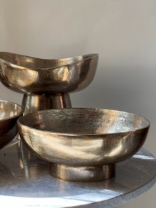 Jarrón de mesa dorado asimétrico lujoso moderno pieza decorativa de aluminio hecha a mano - Product Image 6