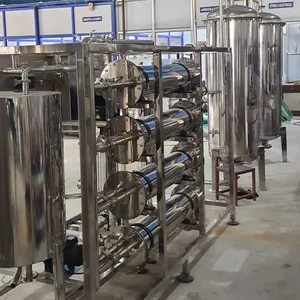 Half-Automatische Machine Voor Het Maken Van Mineraalwater 5000 Lph Door Amm Aqua Pure Systemen