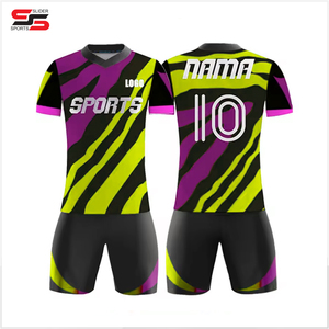 Ensemble d'uniformes vierges sans logo en polyester à séchage rapide sublimation fabricant maillot de football personnalisé pour hommes - Product Image 3