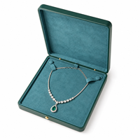 Boîte d'emballage pour bijoux carrée et ronde multicolores, en cuir de qualité supérieure, fabriquée directement par MISEN, pour la présentation de bijoux fins.