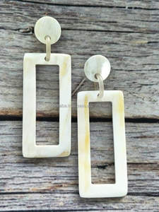 Ensemble de deux boucles d'oreilles en corne de buffle de meilleure qualité Bijoux artisanaux de style amour avec boucles d'oreilles en corne exclusives en agate - Product Image 6