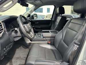 SR5 CREWMAX CAB 4WD 2023, conduite à gauche - Product Image 2