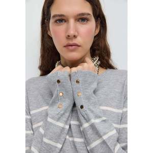 Suéter Casual con Diseño de Bicicleta y Cuello con Detalle de Broches, Estilo Tejido - Product Image 2