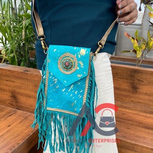 Pelo hecho a mano en cuero de vaca metálico turquesa flecos mujeres bandolera móvil bolso occidental cuero genuino Concho teléfono celular monedero - Product Image 1