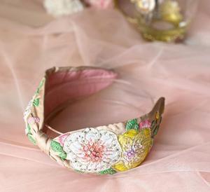 Bandeaux faits à la main pour femmes avec de superbes combinaisons de couleurs et taille réglable, parfaits pour les mariages - Product Image 3