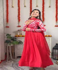 Fashion Fusion: estilo pakistaní Salwar Kameez: fusión de estilos tradicionales y modernos, creando una moda elegante y elegante - Product Image 2