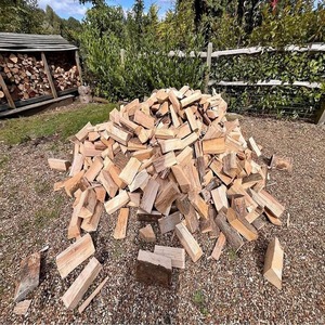Bois de chauffage naturel KILN, bûches fendues pour le chauffage extérieur, utilisation en ferme et dans le jardin - Product Image 1
