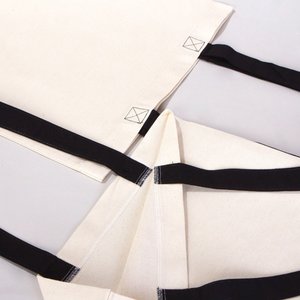 กระเป๋าผ้าฝ้ายสีดำแบบกำหนดเอง พร้อมสีพื้น ขนาด 16 x 14 (40 x 35 ซม.) พร้อมหูหิ้วสีดำ - Product Image 6