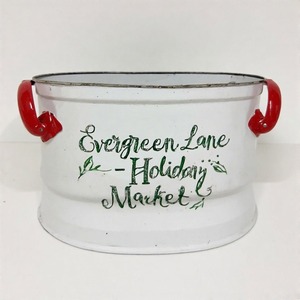 Jardinière de marche en épicéa crépusculaire fabriquée pour le style de Noël du porche avec des fleurs givrées et une touche festive - Product Image 6