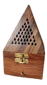 Brûleur d'encens islamique fait main en bois naturel et porte-bakhoor divin Aura pour mosquée, Ramadan et Eid décoration de la maison - Product Image 2