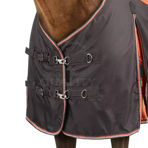 Tapis de cheval doublé de polaire de luxe pour temps froid Type d'hiver rempli de coton pour une utilisation en extérieur Nouveau stock disponible - Product Image 2