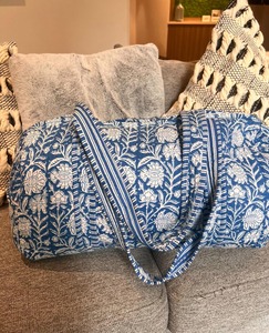 กระเป๋าเดินทางทรงดัฟเฟิลสุดหรูแบบสปอร์ตทนทานงานแฮนด์เมดกระเป๋าเดินทางสำหรับวันหยุดสุดสัปดาห์ขนาดใหญ่ผ้าบุผ้าสำหรับใส่ค้างคืนพิมพ์ลายดอกไม้ - Product Image 3