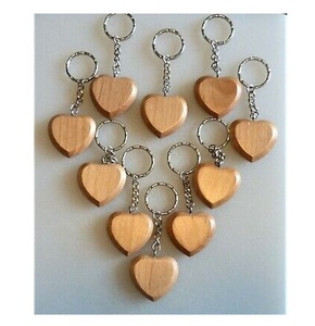 Venta al por mayor de proveedor de madera llavero de fábrica Venta caliente estilo caliente llavero para mujeres regalos uso hecho a mano al precio más bajo - Product Image 1