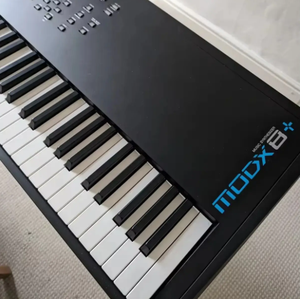 NOUVEAU Synthétiseur de Musique Numérique Yamaha MODX8 avec Clavier Lesté 88 Touches Support et Pédalier Inclus - Product Image 2