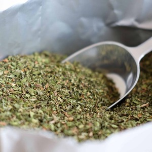 Feuilles de menthe poivrée séchées naturelles d'approvisionnement en vrac menthe poivrée de qualité supérieure à vendre avec un arôme et une qualité supérieurs - Product Image 2