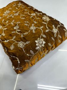 Tela de Seda Bordada de Diseño con Cuentas y Pedrería, Motivos Florales para Saris, Trajes y Ropa Étnica Festiva - Product Image 2