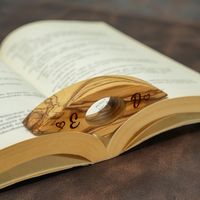 Supporto per Libri Ergonomico in Legno Massello Ecologico, Durevole, Lucidato e Lavabile, Tema Amore, AZ ENTERPRISES AZE-WB034