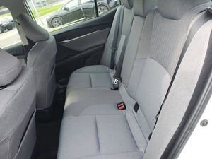 2023-2025 Motor Sedán 2.5L Euro IV, Caja de Cambios Automática, Tracción en las Cuatro Ruedas, Volante a la Izquierda, Asientos de Cuero, Neumáticos R18, Techo Solar Panorámico - Product Image 2