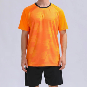 Nuevo uniforme de fútbol personalizado de alta calidad para hombres, ropa deportiva transpirable 100%, uniforme de fútbol personalizado, camiseta y pantalones cortos - Product Image 2
