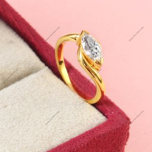 Anillo de Compromiso Solitario de Plata de Ley 925 Chapado en Oro con Moissanita Marquise de 1.45 Quilates para Mujer - Product Image 4