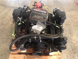 Moteur marin de qualité industrielle d'occasion Mer-C-Ru-is-Er 260 V8 5,7 L 350 395 heures 3 ans de garantie Origine américaine - Product Image 3