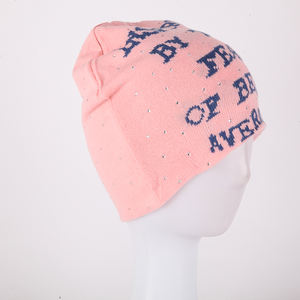 Bonnet tricoté personnalisé en strass avec logo personnalisé manchette souple en acrylique casquette tête de mort pour les voyages pour les scènes de ski - Product Image 4