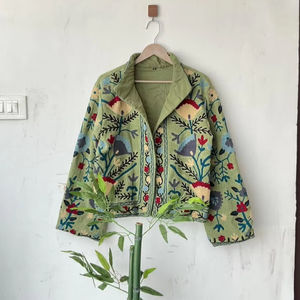 Veste pour femme de style vintage, brodée de fleurs, teinte, respirante, coupe-vent, anti-rides, rembourrage en coton, fabriquée en Inde - Product Image 1