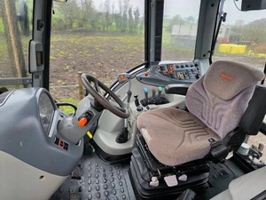 Tracteur à chenilles Valtra N103 65 CV avec moteur et boîte de vitesses - Product Image 6