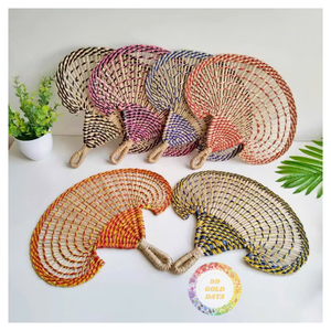 Éventail artisanal en herbe de mer naturelle, écologique, tissé, pour la maison et les événements - Caryln - Product Image 2