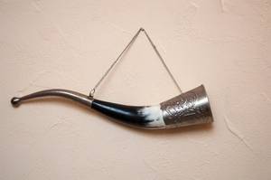 Luxurious Handcrafted Buffalo <b>Drinking</b> <b>Horn</b> Hand-Polished Viking <b>Horn</b> Wholesale Viking <b>Drinking</b> <b>Horn</b> with Stand and Brass Rim - Product Image 6