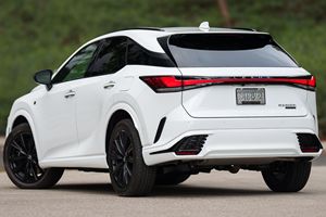 Toyota RX 500h F SPORT Performance AWD 4dr SUV AWD (2.4L 4 cilindros Turbo híbrido gasolina/eléctrico 6A) 2023 Usado, Listo para Enviar - Product Image 3