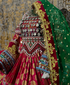 Nouvelle robe afghane Kuchi faite à la main de meilleure qualité pour les femmes avec de lourds motifs de broderie et de belles manches - Product Image 6