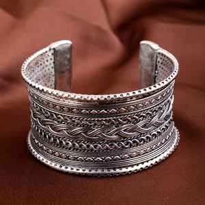 Nuevo brazalete de Metal ancho antiguo, pulsera ajustable tribal de mano de Metal étnico de plata ancha larga, joyería de Metal personalizada - Product Image 1