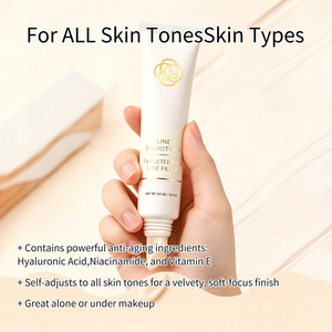 Base de Teint Lissante Ciblée pour Estomper les Ridules |   Rides et pores, teinture subtilement colorée, avec vitamine C et niacinamide pour les peaux matures - Product Image 2
