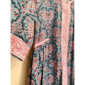Robe Kurta BHOPALI EVENING BLUE 100% coton avec décoration brodée - Product Image 2