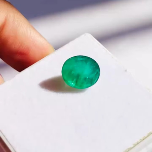 Esmeralda Natural de Zambia, Corte Ovalado, 6.33 Quilates, Gema de Buena Calidad, Lustre, Color Verde Agradable, Pulido Perfecto para Cualquier Joyería - Product Image 2