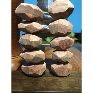 Bloques de roca de madera Tumi Ishi-Decoración moderna, suministro a granel de Vietnam, juguete sensorial apilable de madera, piedras de equilibrio Eco-Play a la venta - Product Image 6