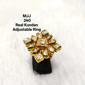 Fourniture en gros Antique Kundan Ring Bague traditionnelle classique pour les festivals ou les pujas et les cérémonies disponibles à la vente - Product Image 4