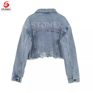 Chaqueta vaquera con cuello vuelto clásica informal recortada para mujer con logotipo personalizado, Chaqueta vaquera azul lavada con bolsillos abotonados para mujer - Product Image 2