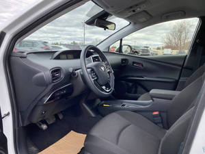 Usado 2022 T * oyota Prius LE AWD-e - Product Image 3