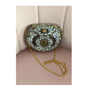 กระเป๋าคลัทช์ไข่มุกสไตล์โบฮีเมียนหรูหรากรอบกระเป๋าโลหะที่สมบูรณ์แบบราคาโรงงานสไตล์อินเดียคุณภาพพรีเมี่ยม - Product Image 4