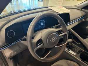 Véhicule d'occasion 2024 SEL Confort Traction avant Sièges en cuir Pneus R18 Régulateur de vitesse adaptatif Conduite à gauche Boîte automatique intelligente Prêt à rouler - Product Image 6