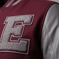 Blouson universitaire homme bordeaux gris avec patch flamme en chenille, manches en cuir véritable, personnalisable, style Letterman, OEM, respirant, coupe-vent