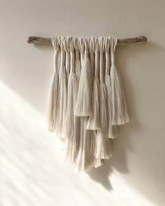 Tapiz de fibra hecho a mano rústico y elegante de arte de pared de hilo estilo granja para interiores acogedores y modernos - Product Image 3