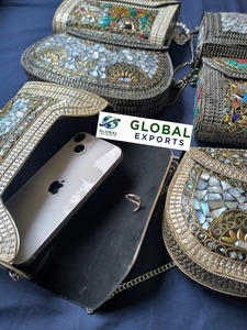 Bolso de Mano de Lujo con Incrustaciones de Nácar, Fabricado en India, para Eventos Formales y Desfiles de Moda, Precio de Exportación - Product Image 6